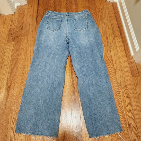 Est. 1946 High Rise Ripped Lightwash Jeans Size 16P - Picture 2 of 7
